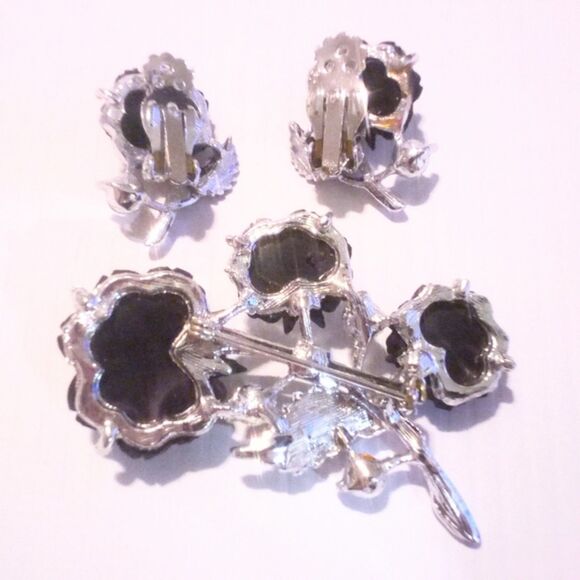 Vintage Mid Century Silver Tone Black Carved Rose Brooch and Clip Earring Demi - Picture 4 of 4